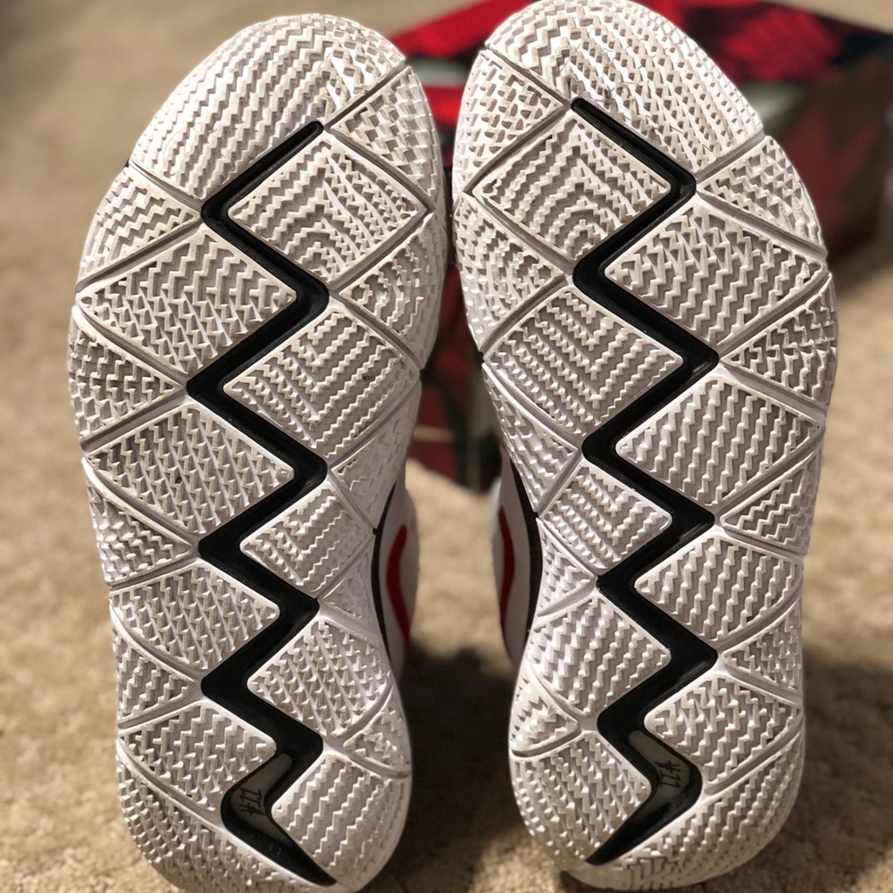 Custom Nikeid Kyrie 4s